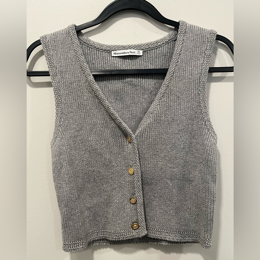 Abercrombie & Fitch Mara Button Up Heather Gray Ribbed Sweater Vest Size XS